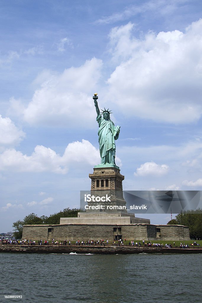 Estatua de la libertad - Foto de stock de Alto - Descripción física libre de derechos