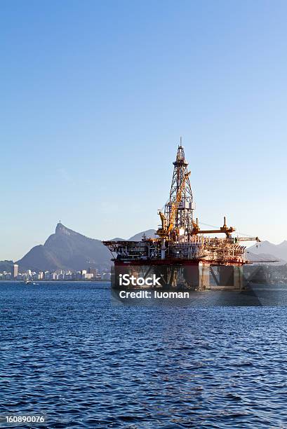 Photo libre de droit de Huile Plateforme Offshore banque d'images et plus d'images libres de droit de Rio de Janeiro - Rio de Janeiro, Plateforme, Plateforme de forage