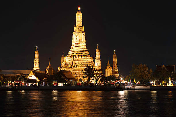 Wat Arun por noite - fotografia de stock