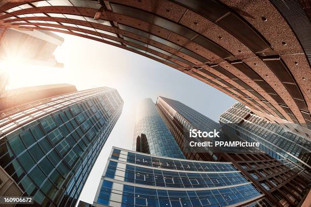 Ufficio Skysraper Al Sole - Fotografie stock e altre immagini di Francoforte sul Meno - Francoforte sul Meno, Architettura, Acciaio