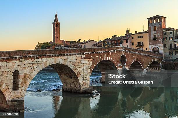 Ponte Pietra Verona - Fotografie stock e altre immagini di Acqua - Acqua, Ambientazione esterna, Architettura