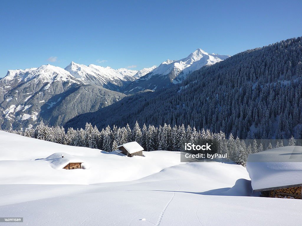 Cabanes de ski dans la station de ski de la région - Photo de Ski libre de droits