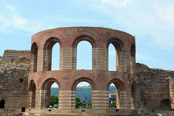 los baños romanos kaiserthermen en trier (alemania - trier fotografías e imágenes de stock