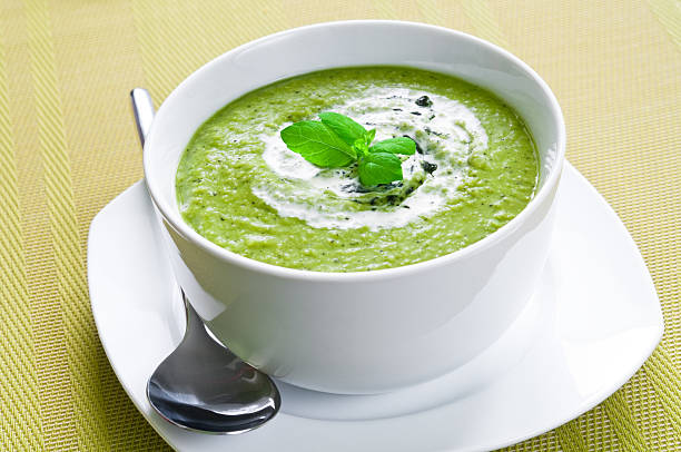 овощной суп - soup zucchini spinach cream стоковые фото и изображения