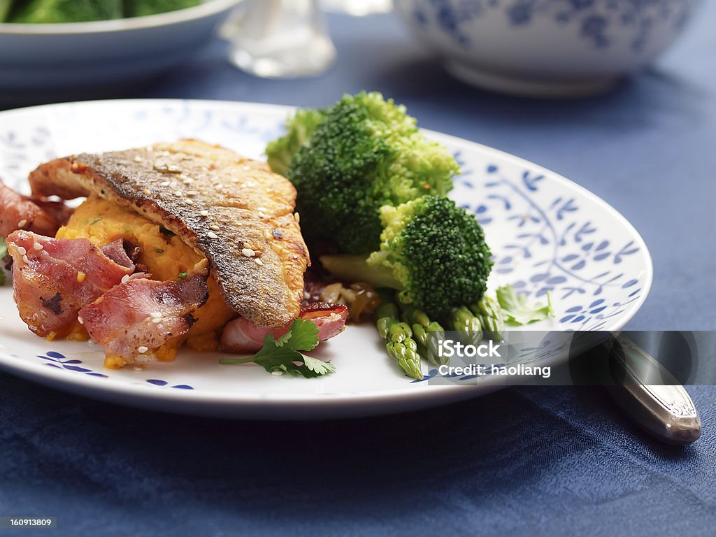 Pan lubina frita - Foto de stock de Alimento libre de derechos