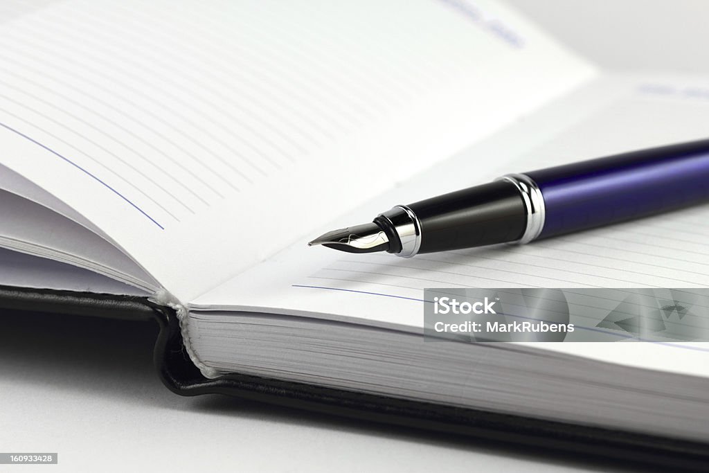 Blu penna su notebook - Foto stock royalty-free di Bianco