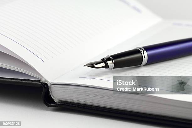 Blu Penna Su Notebook - Fotografie stock e altre immagini di Bianco - Bianco, Blocco note a spirale, Blocco per appunti