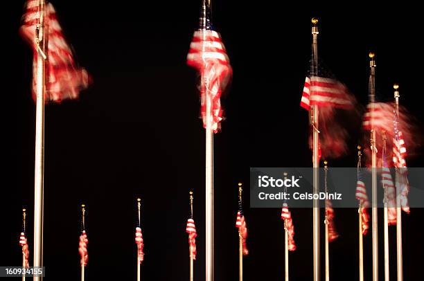 American Flags Stockfoto und mehr Bilder von Amerikanische Flagge - Amerikanische Flagge, Aufnahme von unten, Beleuchtet