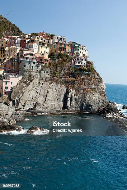 Foto de Manarola e mais fotos de stock de Aldeia - Aldeia, Cidade pequena, Cinque Terre