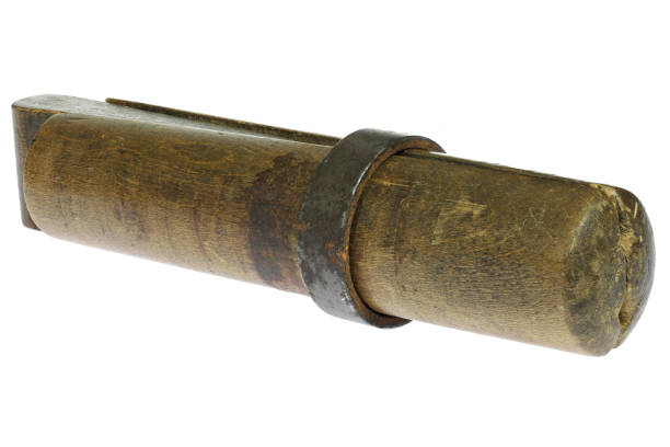 istock wooden ring clamp 1609437015