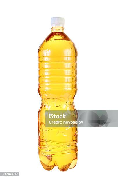 Botella De Plástico Con Una Bebida Foto de stock y más banco de imágenes de Alimento - Alimento, Amarillo - Color, Bebida