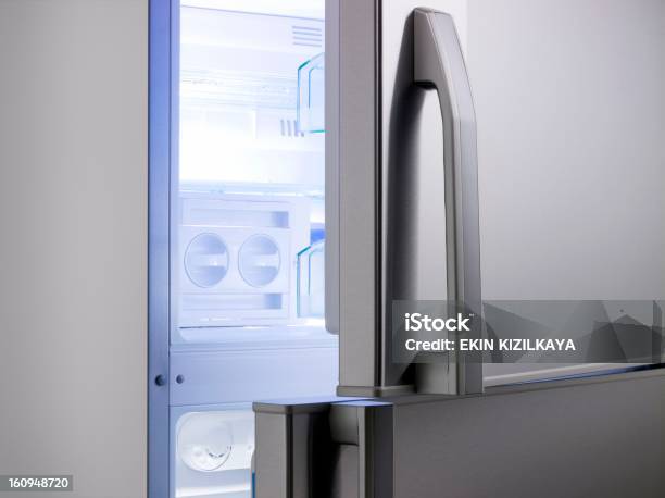 Un Refrigerador Foto de stock y más banco de imágenes de Frigorífico - Frigorífico, Cocina - Estructura de edificio, Congelador