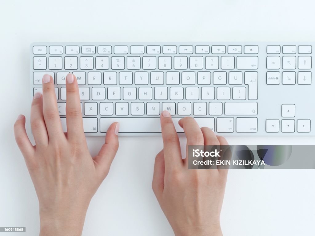 Escribiendo en el teclado. - Foto de stock de Teclado de ordenador libre de derechos