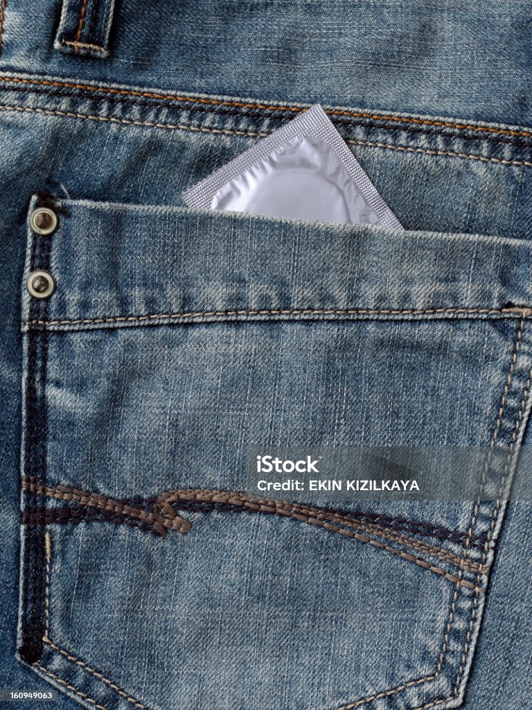 Préservatif de la poche de jeans - Photo de Abstrait libre de droits