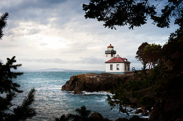 Lime Kiln Lighthouse The Lime Kiln Lighthouse, built in 1914, was the last major light established in Washington. Located in Lime Kiln Point State Park on the western side of San Juan Island, USA. lime kiln lighthouse stock pictures, royalty-free photos & images