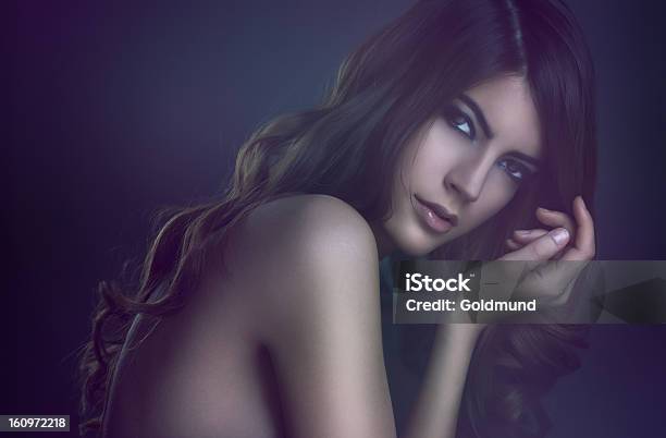 Hermoso Y Atractivo Foto de stock y más banco de imágenes de Belleza - Belleza, Desnudo, Retrato