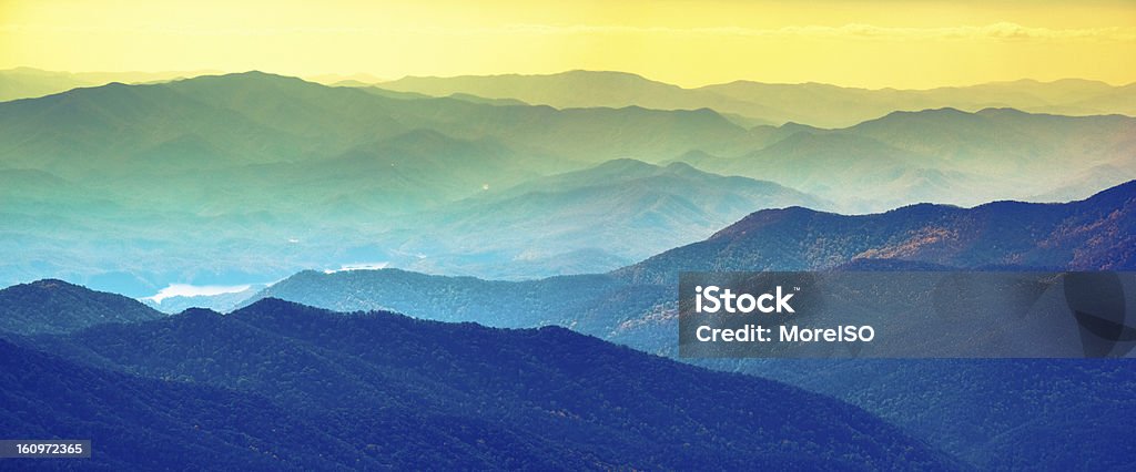 Nascer do sol em uma paisagem de montanhas - Foto de stock de Parque Nacional das Great Smoky Mountains royalty-free