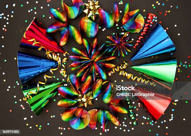 Colorato Garlands Streamer Cappellini Coriandoli E Stelle Filanti - Fotografie stock e altre immagini di Accessorio personale