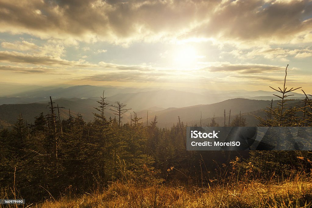 Luce del sole in montagna - Foto stock royalty-free di Parco Nazionale Great Smoky Mountains