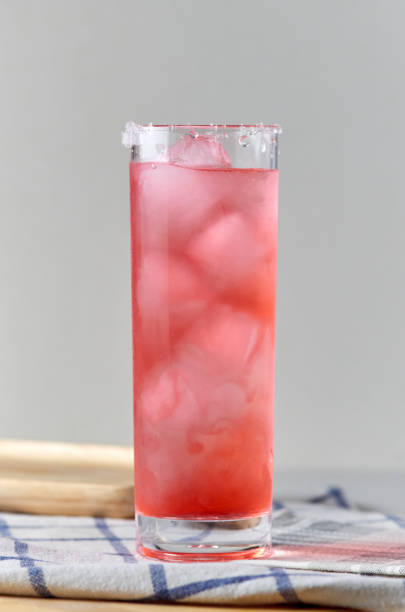 the iced pink punch - ice cube cold mint punch imagens e fotografias de stock