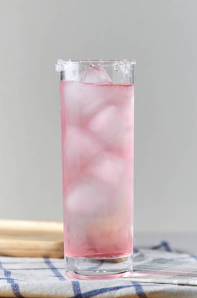 the iced pink punch - ice cube cold mint punch imagens e fotografias de stock