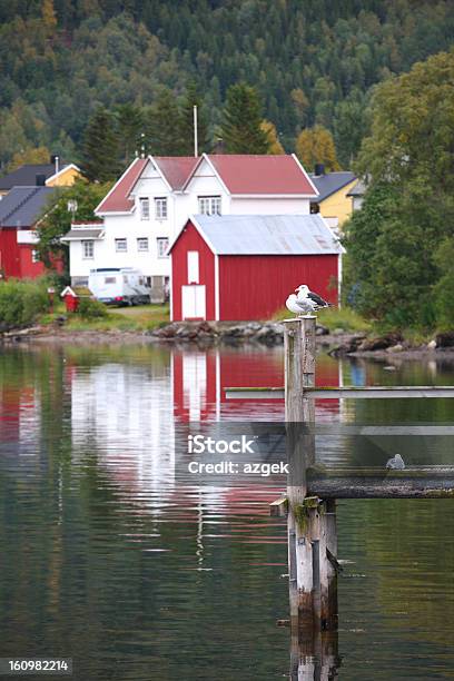 Drewniany Dom W Lofoten Archipelago - zdjęcia stockowe i więcej obrazów Archipelag - Archipelag, Bez ludzi, Chata