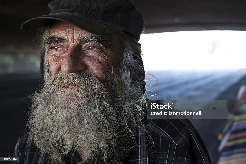 Hombre sin hogar - Foto de stock de Sin techo libre de derechos