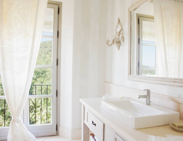 baño de lujo - inside of model home indoors bathroom fotografías e imágenes de stock