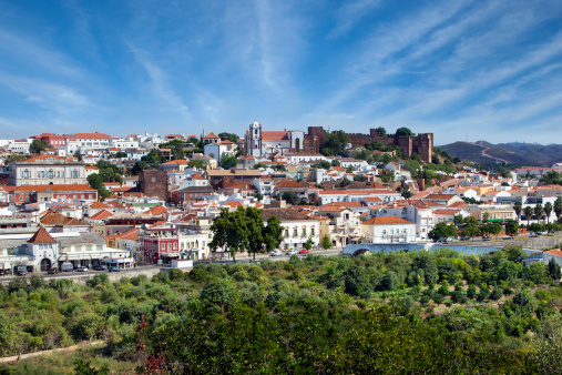 Silves is an enchanting town littered with orange and lemon trees, sitting on the banks of the Arade River (\