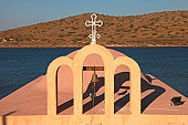 bell-tower-in-einem-kleinen-klassische-orthodoxe-kirche-griechenlands.jpg?b=1&s=170x170&k=20&c=muIkldkhUa8Z_4icJZG4isHrDNdTX3WpOocdFLFWG-Y=