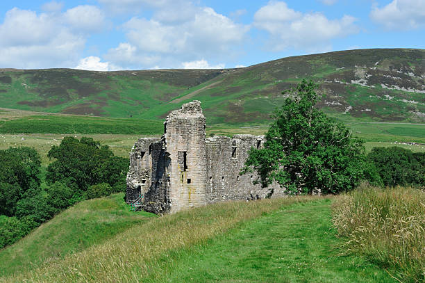 the ruins of an old 13th century scottish castle - dumfries stok fotoğraflar ve resimler