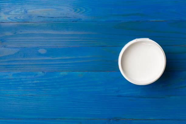 istock Open paint bucket on wooden background, top view 1610339241