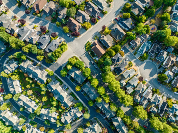 istock Suburban Neighborhood 1610417834
