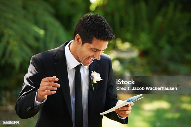 Foto de Engraçado Que Remete A Lembranças e mais fotos de stock de Discurso - Discurso, Casamento, Noivo - Papel em Casamento