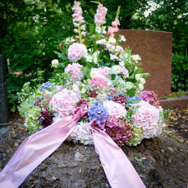 istock a mourning wreath of pink, white and blue hydrangeas 1610526808