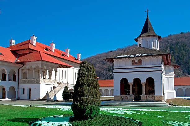 christian monastery - transylvania sambata chapel monastery zdjęcia i obrazy z banku zdjęć