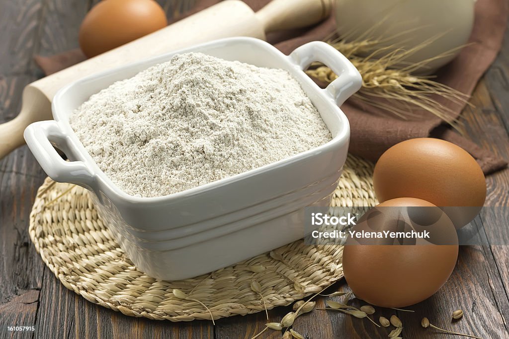 小麦粉と卵 - オーガニックのロイヤリティフリーストックフォト