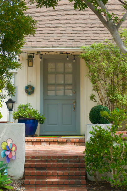 istock Beach bungalow front porch and door 1610667366