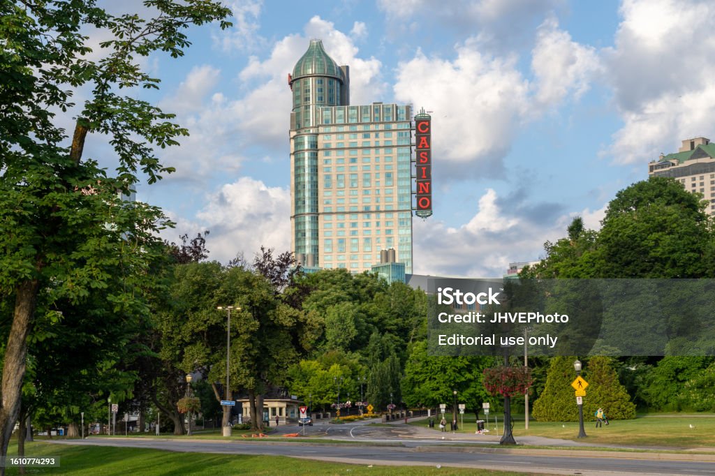 カナダオンタリオ州ナイアガラフォールズのフォールズビューカジノリゾートの建物の外観 Company Musicalのストックフォトや