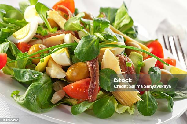 Insalata Nicoise - Fotografie stock e altre immagini di Acciuga - Acciuga, Aceto, Alimentazione sana