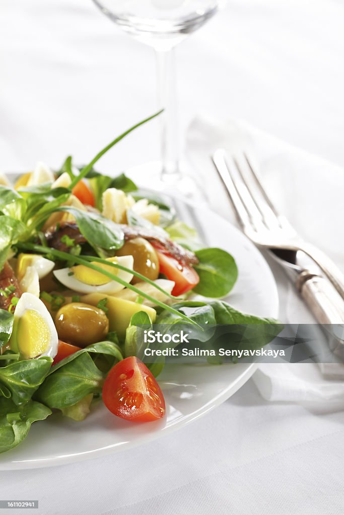 Salada Niçoise - Foto de stock de Abacate royalty-free
