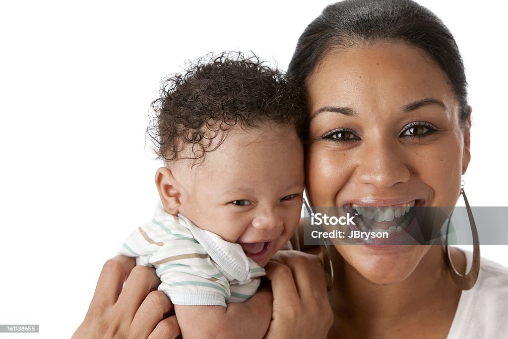 Gente: Laughing Black Madre y bebé niño de hombros - Foto de stock de Bebé libre de derechos