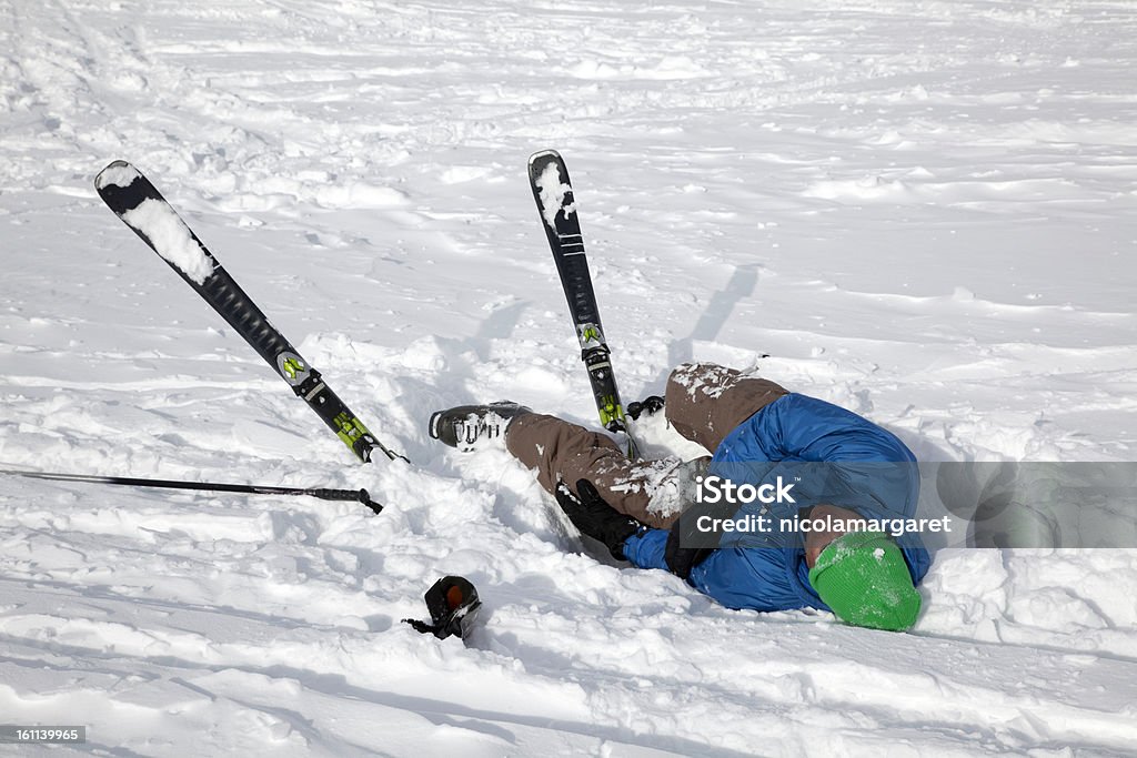 スキー事故 - スキーのロイヤリティフリーストックフォト