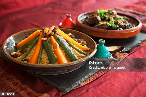 Photo libre de droit de Couscous Aux Légumes Et Viande Tajine banque d'images et plus d'images libres de droit de Aliment - Aliment, Maroc, Couscous - Aliment de base