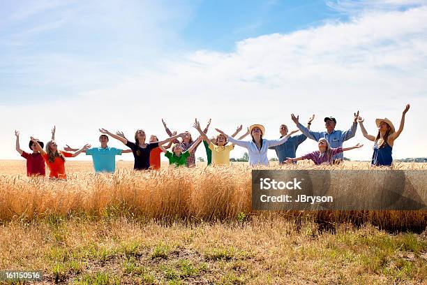 Christliche Religiöse Gruppe Worships Gott Dankbar Spirituellen Wheat Stockfoto und mehr Bilder von Dankbarkeit