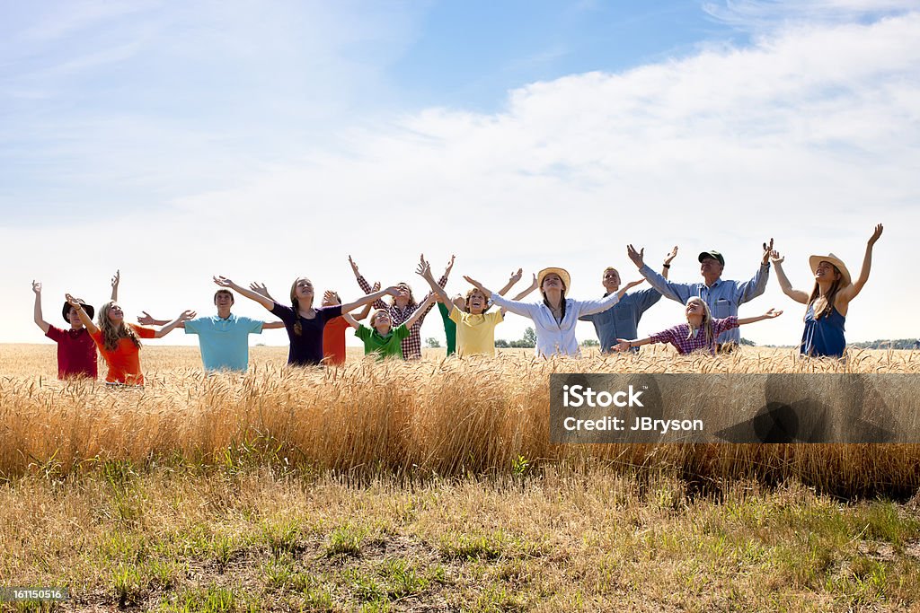 Groupe religieux chrétien Worships Dieu reconnaissant spirituel de blé - Photo de Dieu libre de droits