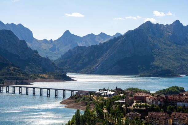 istock Tall Mountains and Blue Lake: Stunning Nature Scene 1611522423