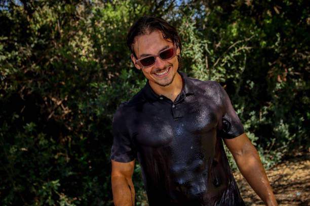 istock Young man soaked at the park 1611621882