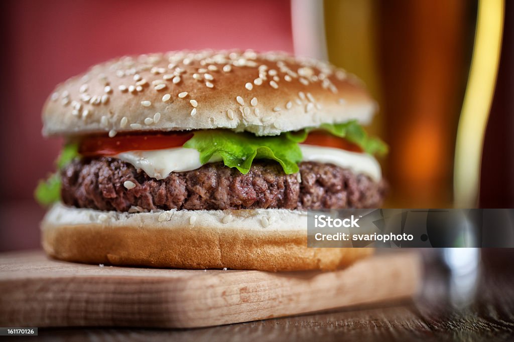 Fresca Hamburger di manzo - Foto stock royalty-free di Alimentazione non salutare