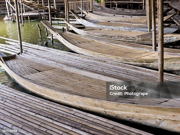 Stechkahn Stockfoto und mehr Bilder von Altertümlich - Altertümlich, Anlegestelle, Auf dem Wasser treiben